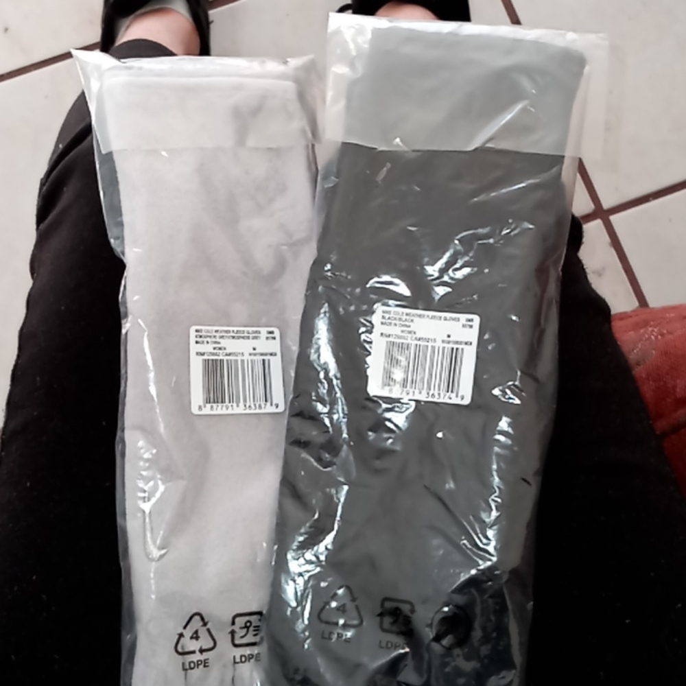 Nike cold weather fleece gloves bundle